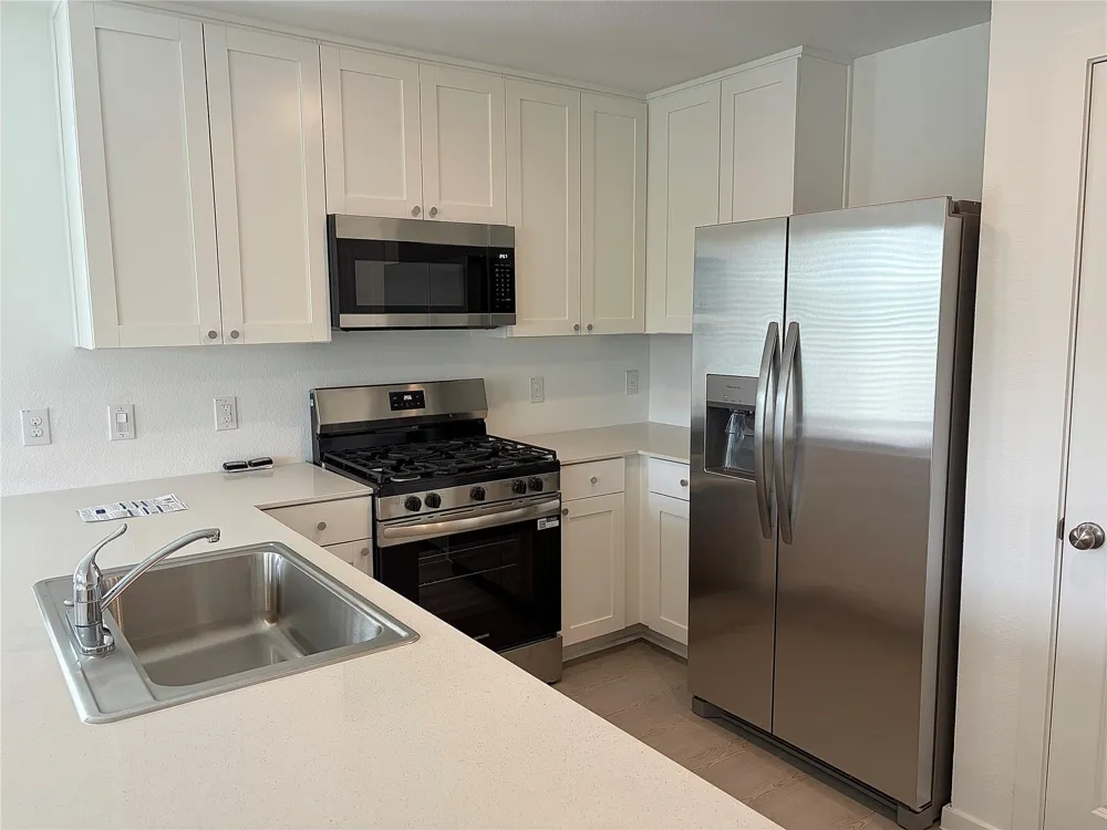 940 Woodhaven Lakes Drive La Marque, TX 77568