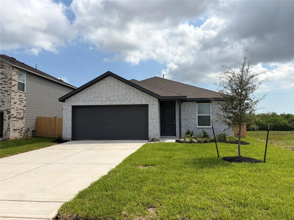 940 Woodhaven Lakes Drive La Marque, TX 77568