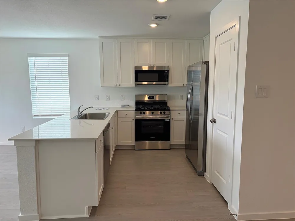 940 Woodhaven Lakes Drive La Marque, TX 77568