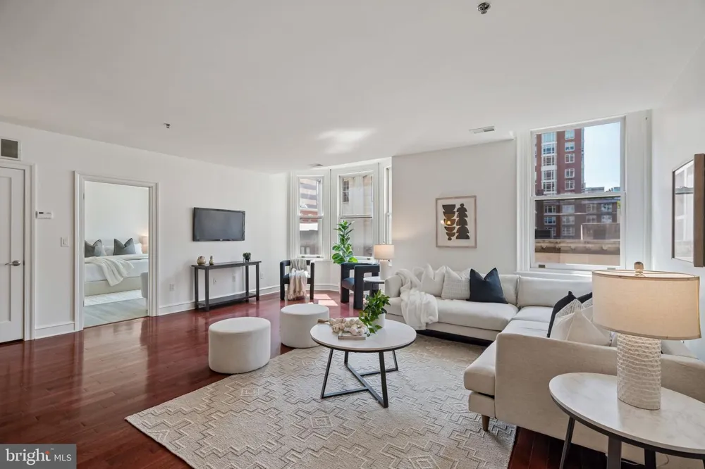 1811 CHESTNUT STREET #402 Philadelphia, PA 19103