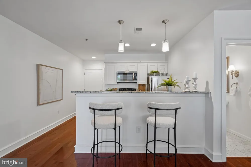 1811 CHESTNUT STREET #402 Philadelphia, PA 19103