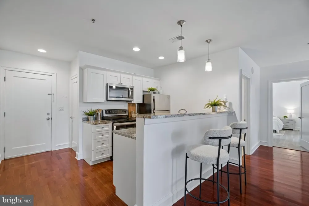 1811 CHESTNUT STREET #402 Philadelphia, PA 19103