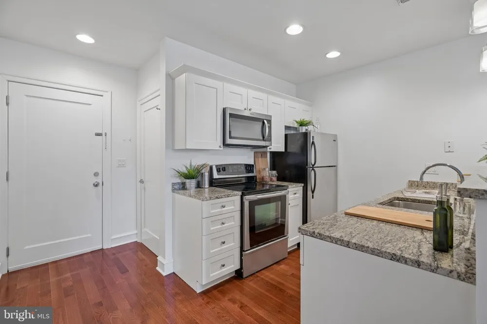 1811 CHESTNUT STREET #402 Philadelphia, PA 19103