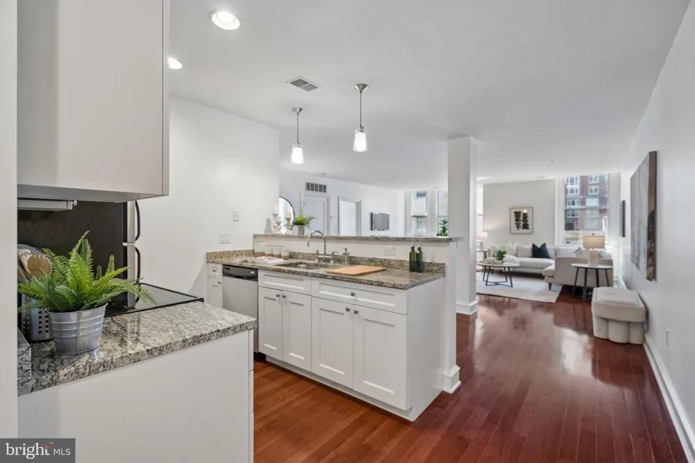 1811 CHESTNUT STREET #402 Philadelphia, PA 19103