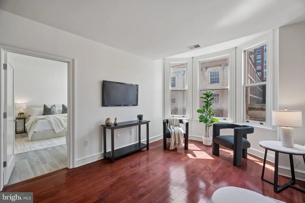 1811 CHESTNUT STREET #402 Philadelphia, PA 19103