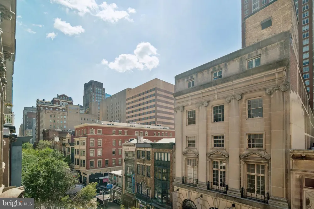 1811 CHESTNUT STREET #402 Philadelphia, PA 19103