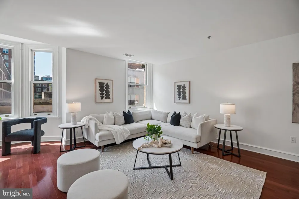 1811 CHESTNUT STREET #402 Philadelphia, PA 19103