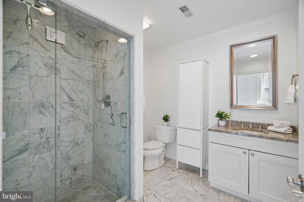 1811 CHESTNUT STREET #402 Philadelphia, PA 19103