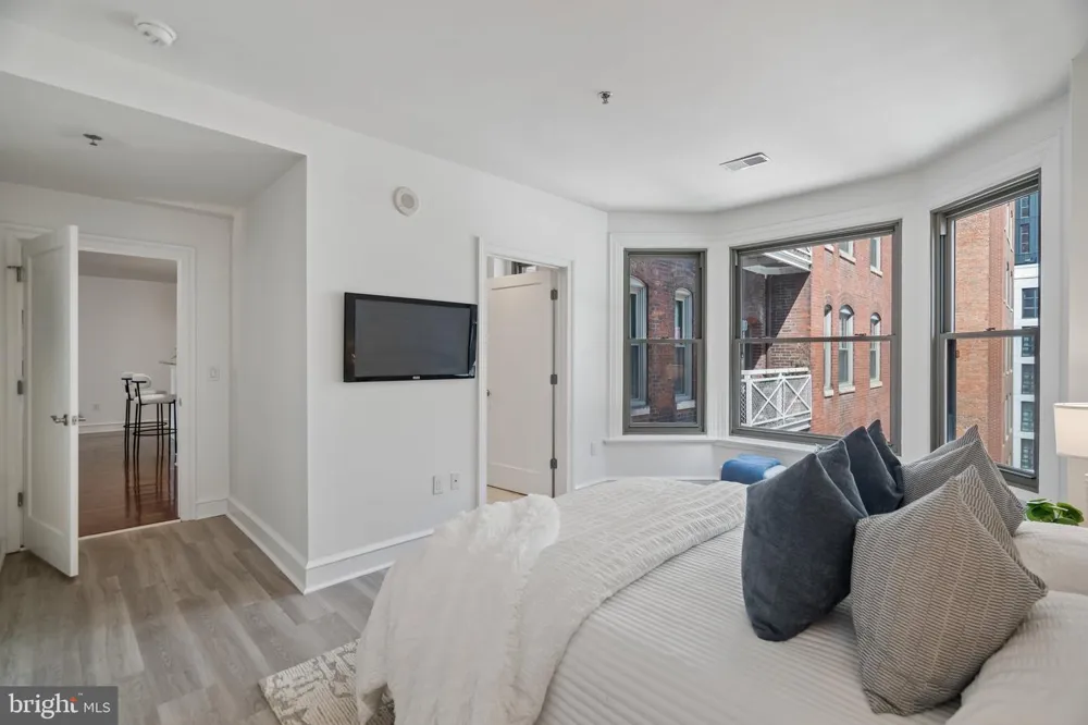 1811 CHESTNUT STREET #402 Philadelphia, PA 19103