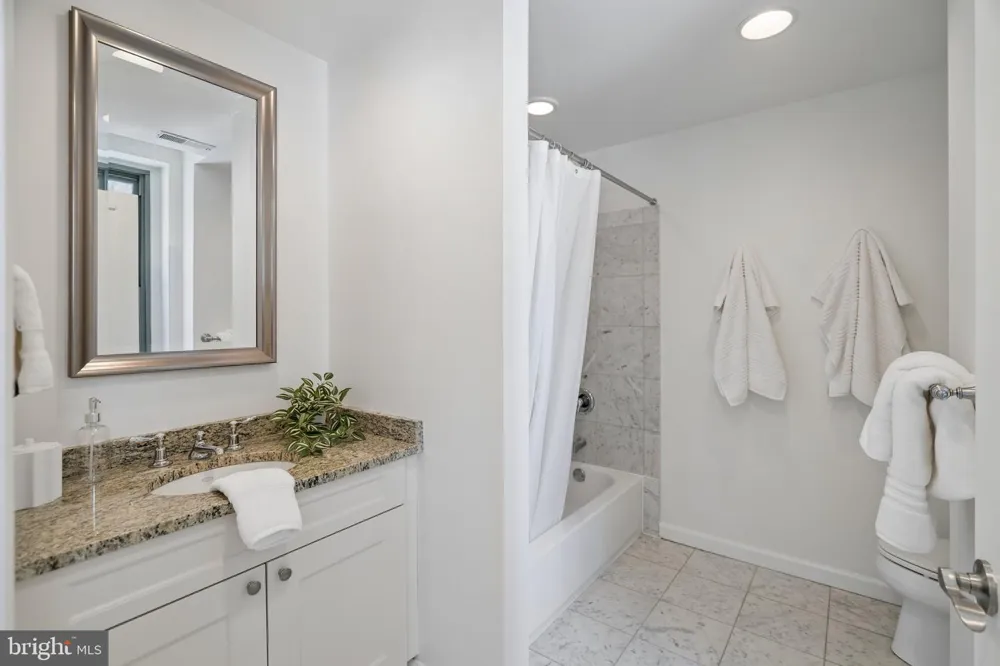1811 CHESTNUT STREET #402 Philadelphia, PA 19103