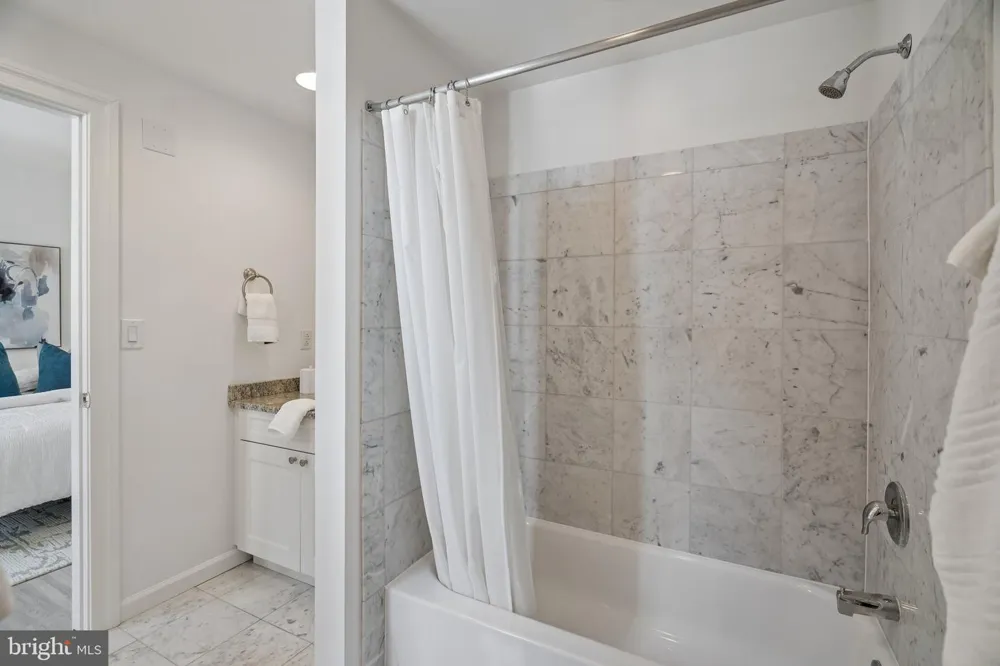 1811 CHESTNUT STREET #402 Philadelphia, PA 19103