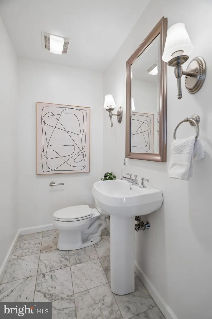 1811 CHESTNUT STREET #402 Philadelphia, PA 19103