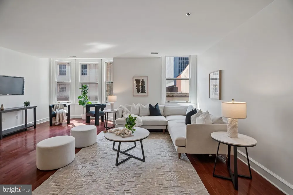 1811 CHESTNUT STREET #402 Philadelphia, PA 19103