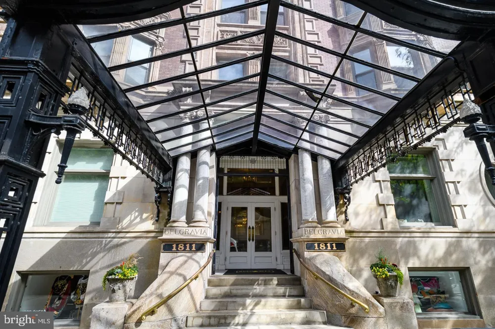 1811 CHESTNUT STREET #402 Philadelphia, PA 19103