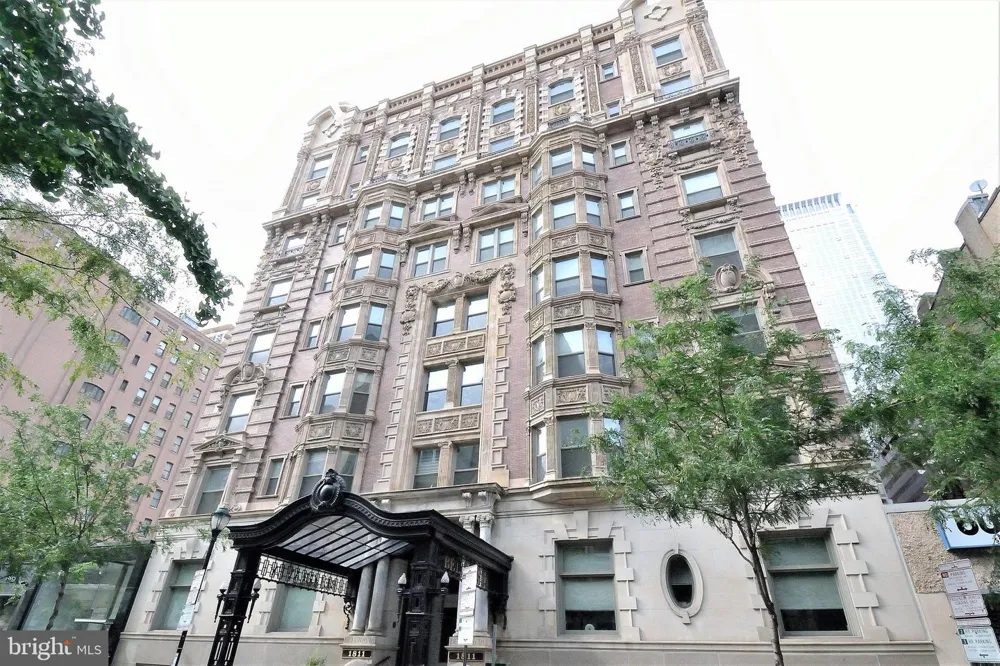 1811 CHESTNUT STREET #402 Philadelphia, PA 19103