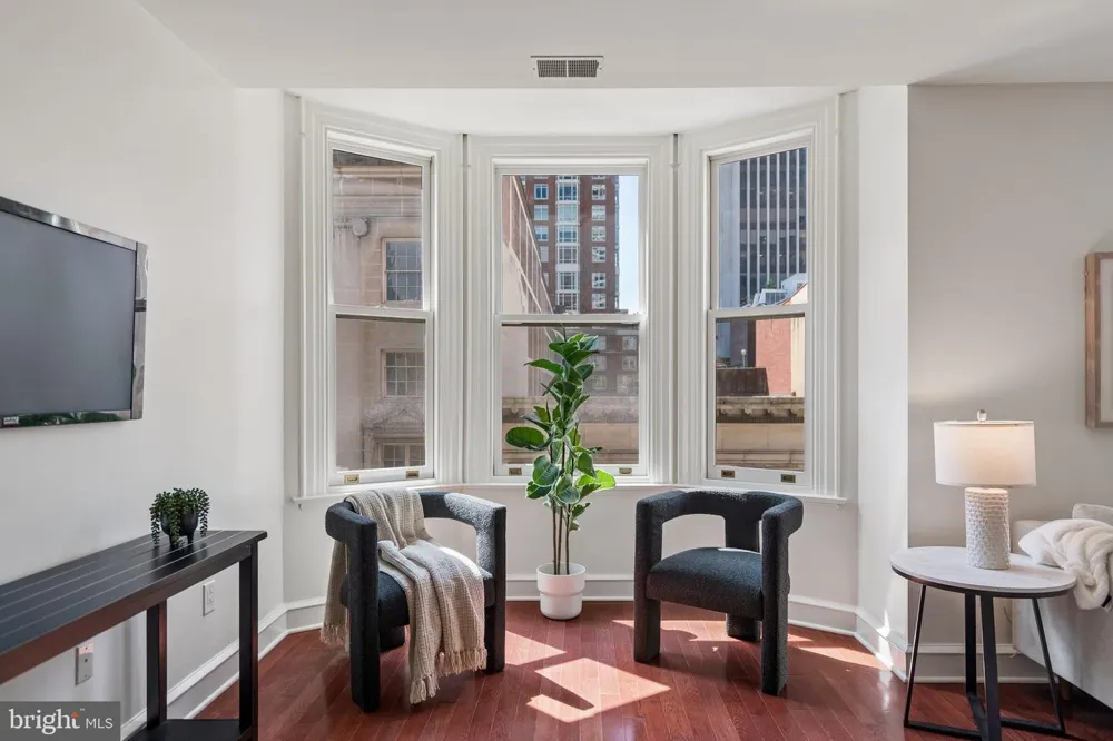 1811 CHESTNUT STREET #402 Philadelphia, PA 19103