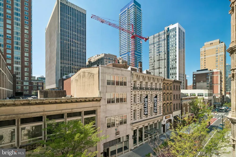 1811 CHESTNUT STREET #402 Philadelphia, PA 19103
