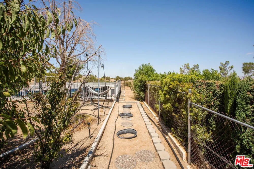 18626 Fairburn Street Hesperia, CA 92345