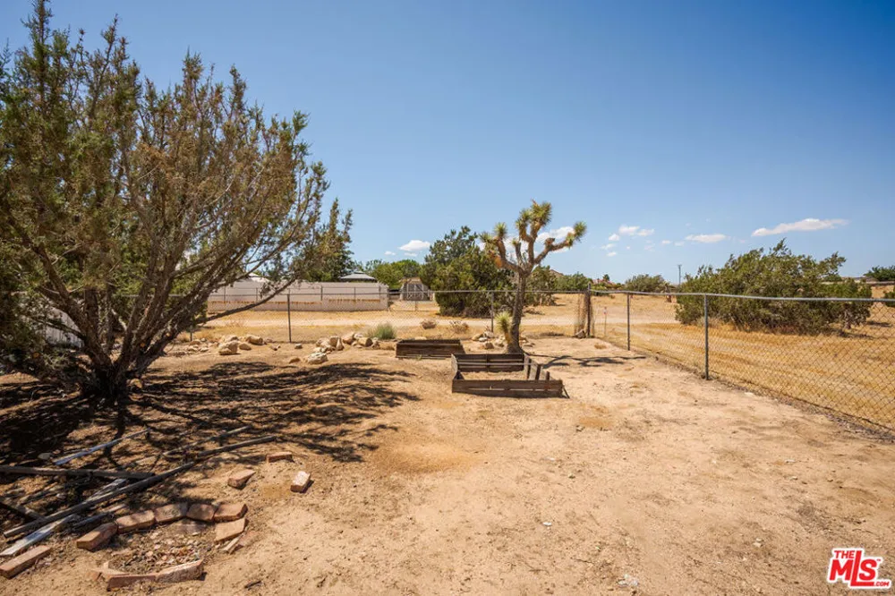 18626 Fairburn Street Hesperia, CA 92345