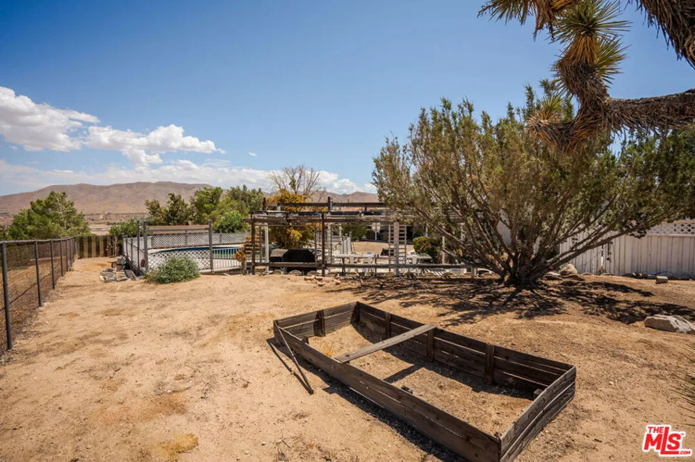 18626 Fairburn Street Hesperia, CA 92345