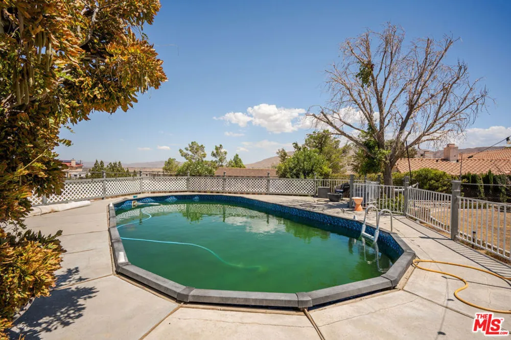 18626 Fairburn Street Hesperia, CA 92345
