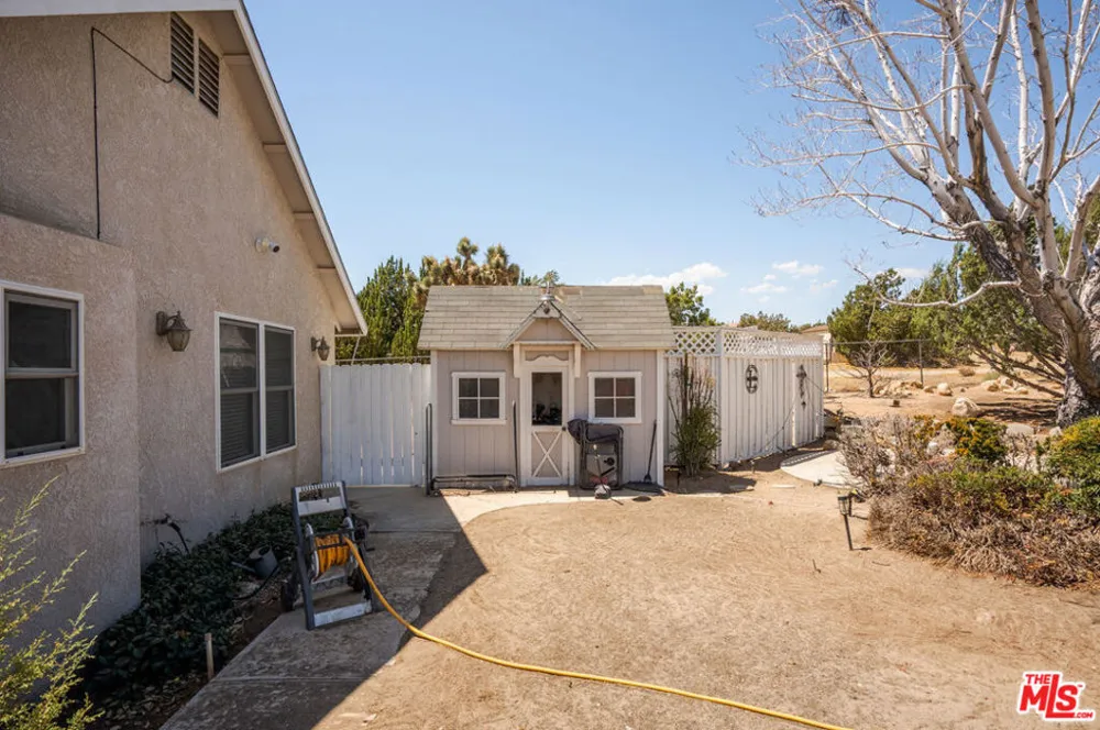 18626 Fairburn Street Hesperia, CA 92345