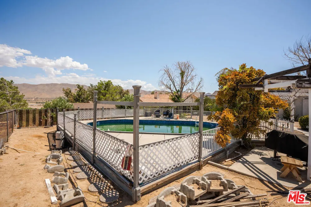 18626 Fairburn Street Hesperia, CA 92345
