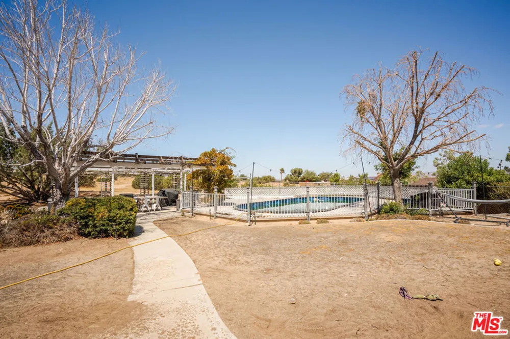 18626 Fairburn Street Hesperia, CA 92345