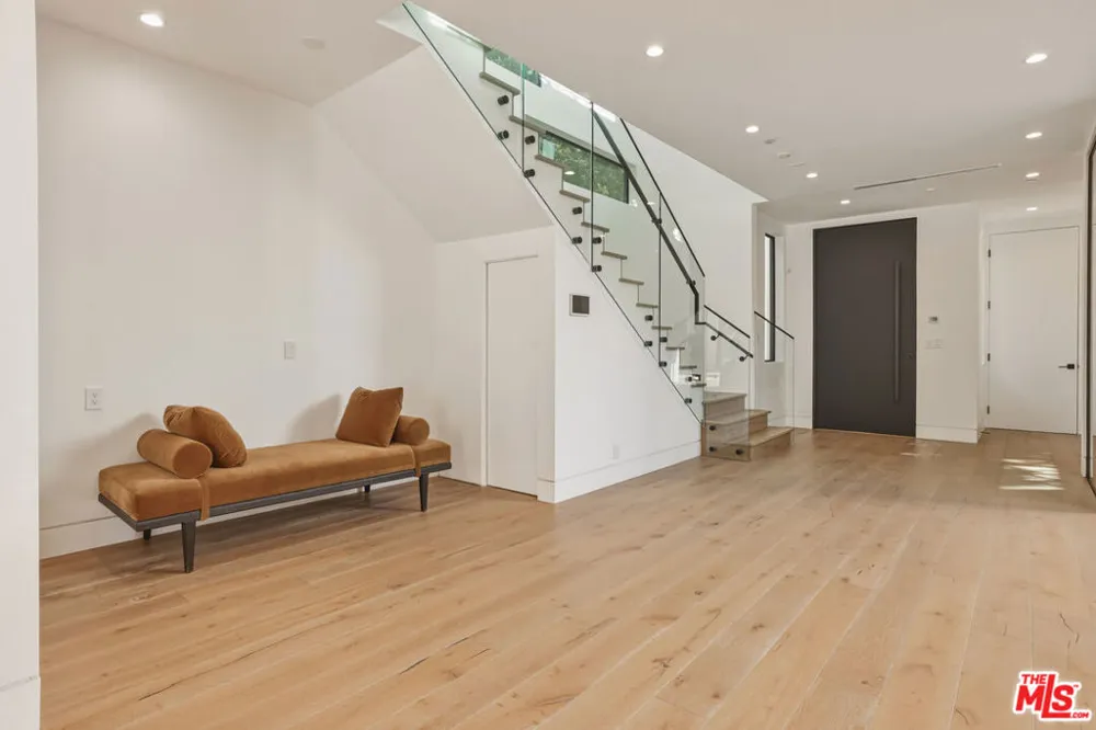 5316 Lennox Avenue Sherman Oaks, CA 91401