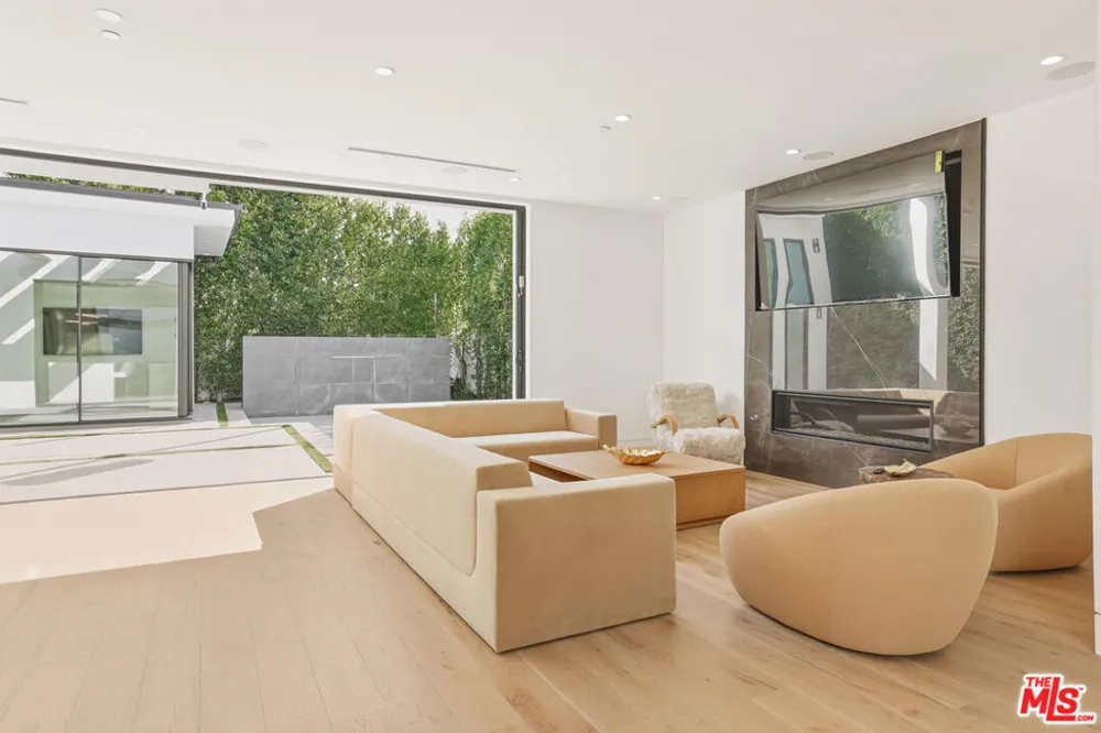 5316 Lennox Avenue Sherman Oaks, CA 91401