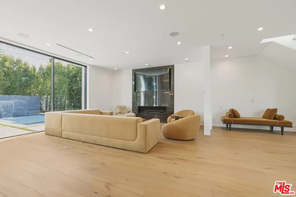 5316 Lennox Avenue Sherman Oaks, CA 91401