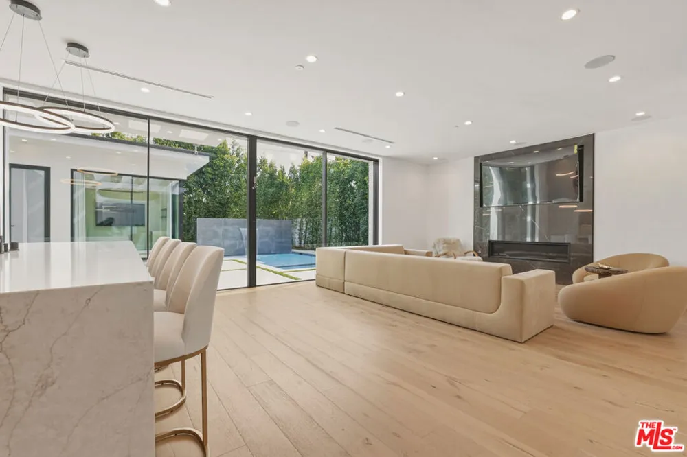 5316 Lennox Avenue Sherman Oaks, CA 91401