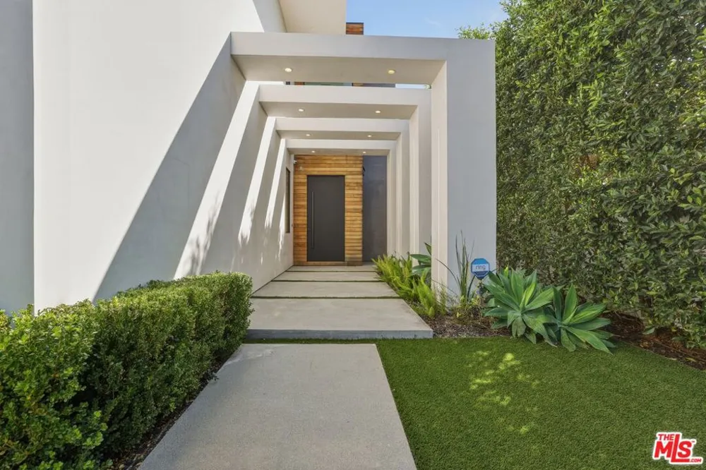 5316 Lennox Avenue Sherman Oaks, CA 91401