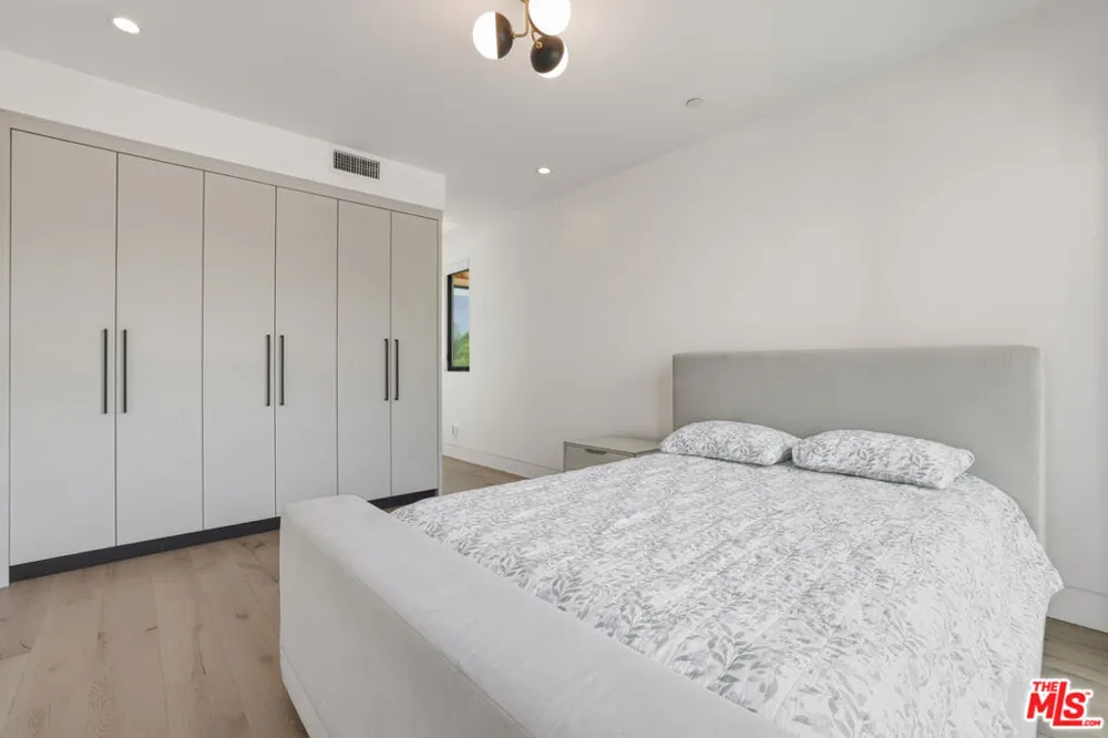 5316 Lennox Avenue Sherman Oaks, CA 91401