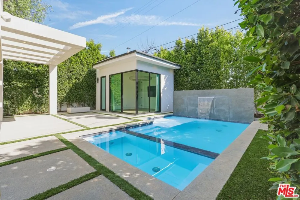 5316 Lennox Avenue Sherman Oaks, CA 91401