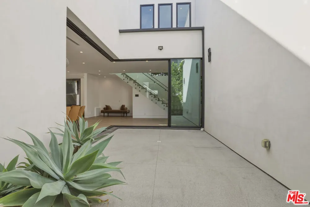 5316 Lennox Avenue Sherman Oaks, CA 91401
