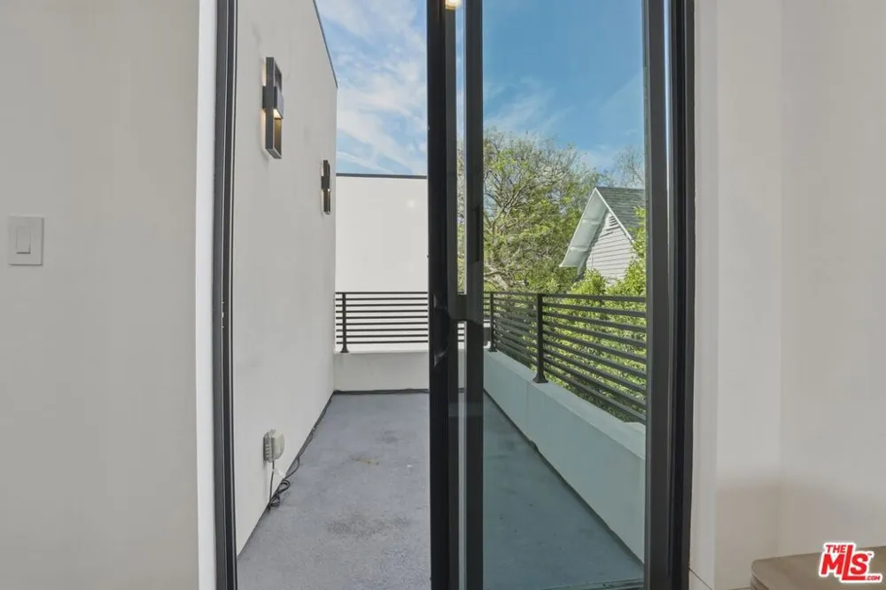 5316 Lennox Avenue Sherman Oaks, CA 91401