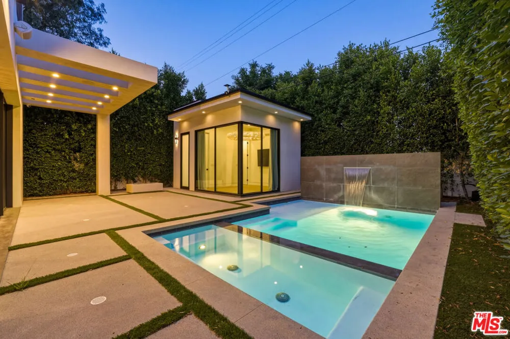 5316 Lennox Avenue Sherman Oaks, CA 91401