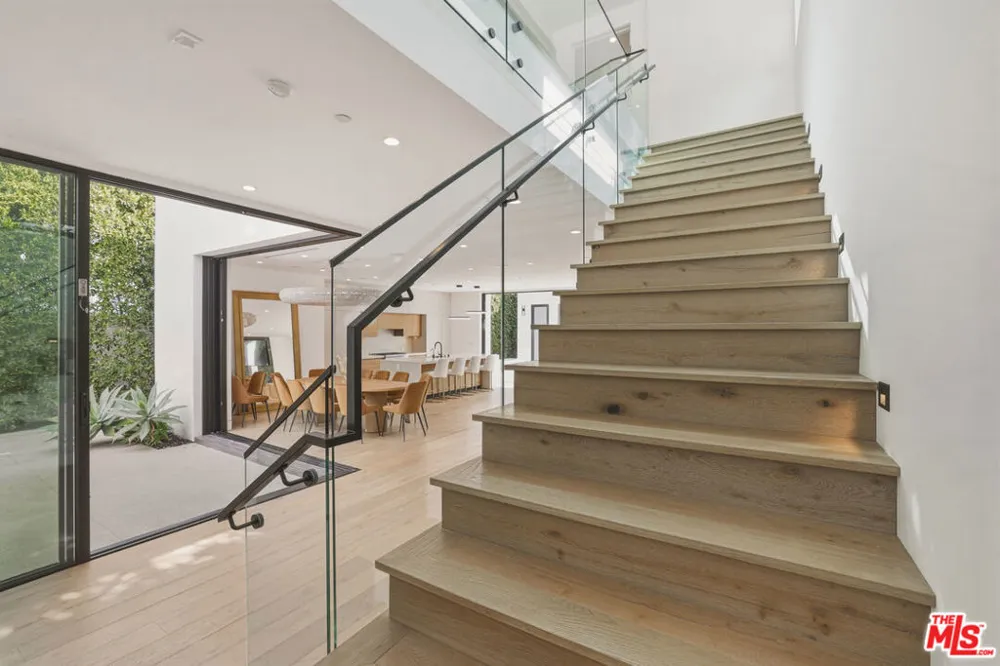 5316 Lennox Avenue Sherman Oaks, CA 91401
