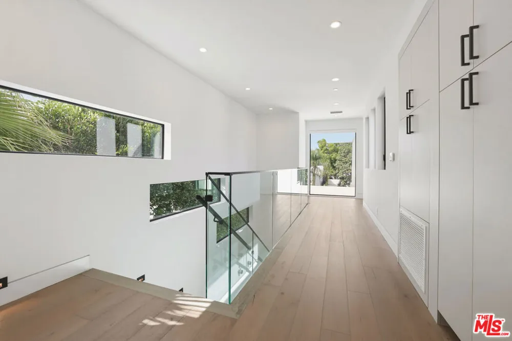5316 Lennox Avenue Sherman Oaks, CA 91401