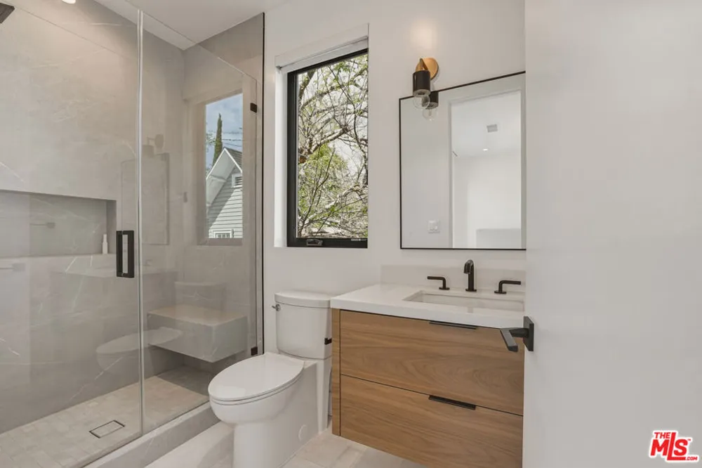 5316 Lennox Avenue Sherman Oaks, CA 91401