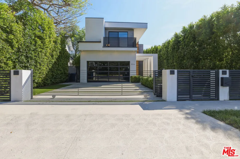 5316 Lennox Avenue Sherman Oaks, CA 91401
