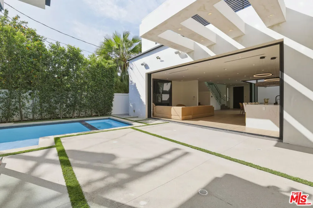 5316 Lennox Avenue Sherman Oaks, CA 91401