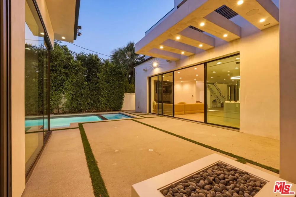 5316 Lennox Avenue Sherman Oaks, CA 91401