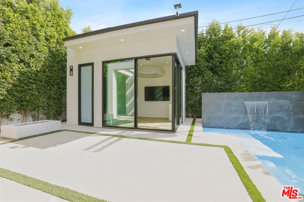 5316 Lennox Avenue Sherman Oaks, CA 91401