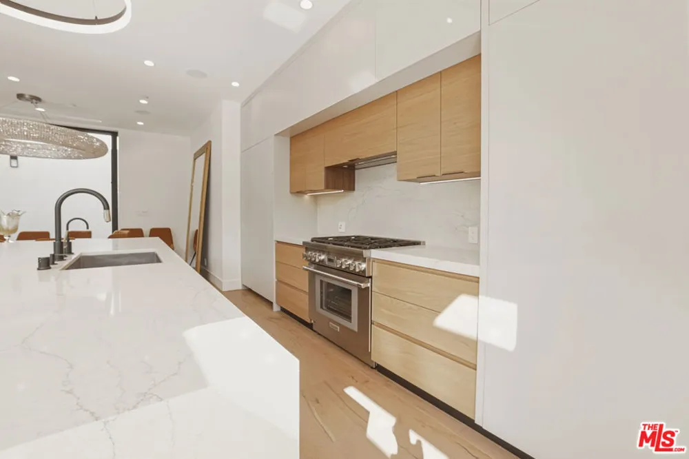 5316 Lennox Avenue Sherman Oaks, CA 91401