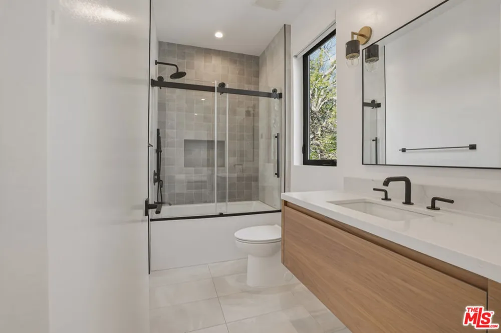 5316 Lennox Avenue Sherman Oaks, CA 91401