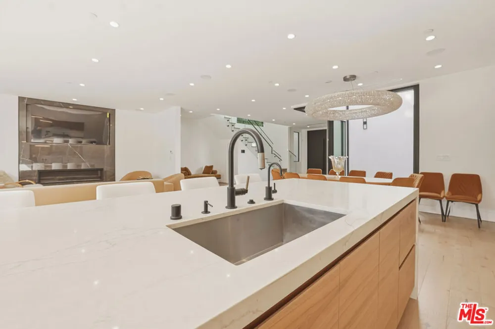 5316 Lennox Avenue Sherman Oaks, CA 91401