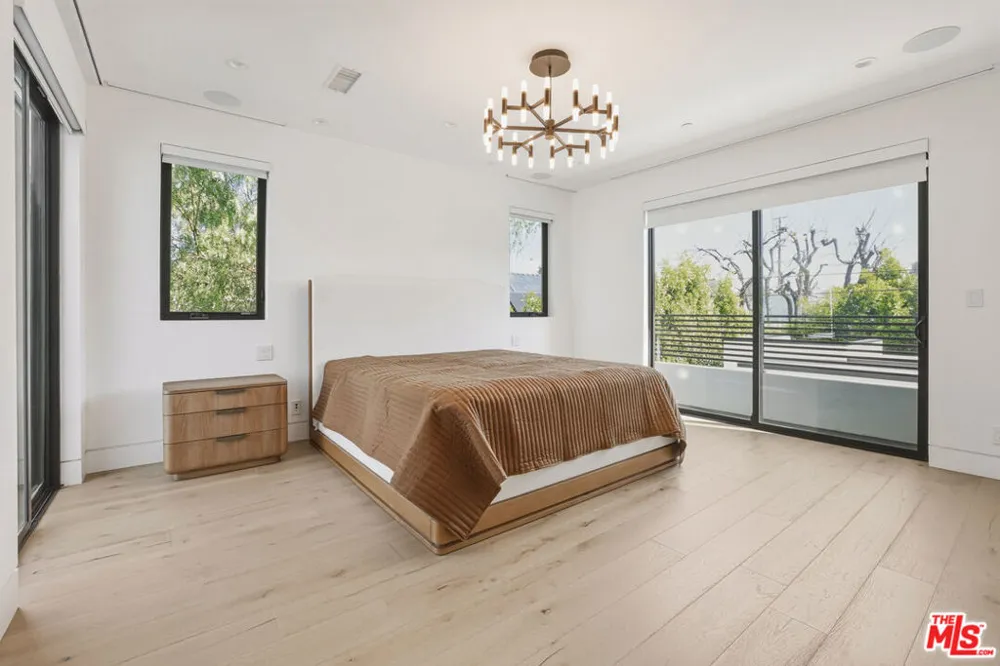5316 Lennox Avenue Sherman Oaks, CA 91401