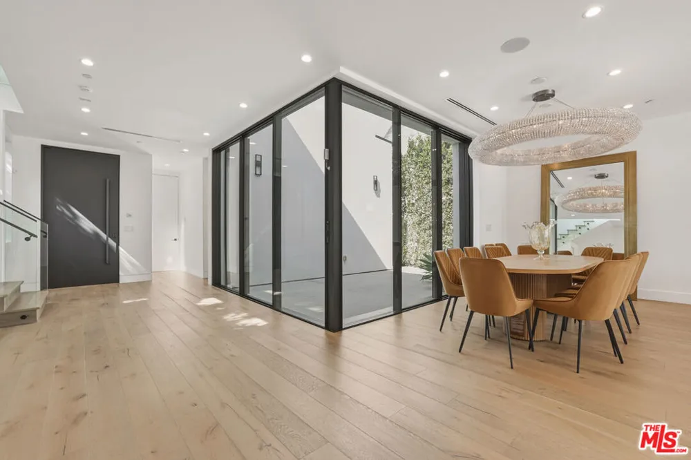 5316 Lennox Avenue Sherman Oaks, CA 91401